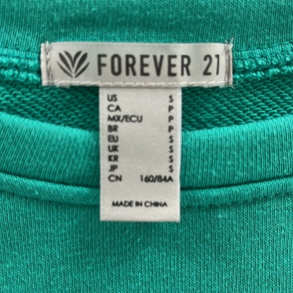 Set of 2 cropped Tees, Size 12/14 - Picture 5 of 5